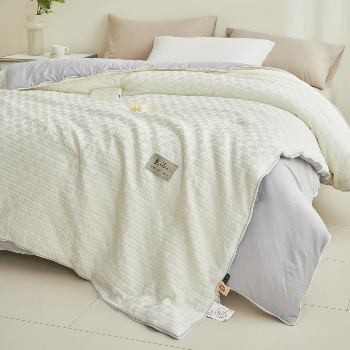 91家纺网 家纺一手货源 找家纺 子由家居 2025新款良品格大豆子母冬被被子被芯 子母被-白+灰
