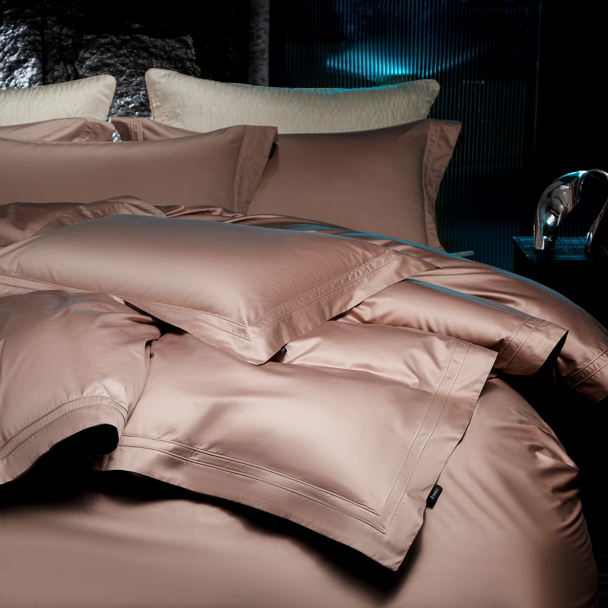 91家纺网 家纺一手货源 找家纺 馨蕊家居 2025秋冬新品100支双股高奢典藏简约全棉系列棉-凯文（会员-20） 劵后控价：不低于488/518 棉凯文-粉豆沙