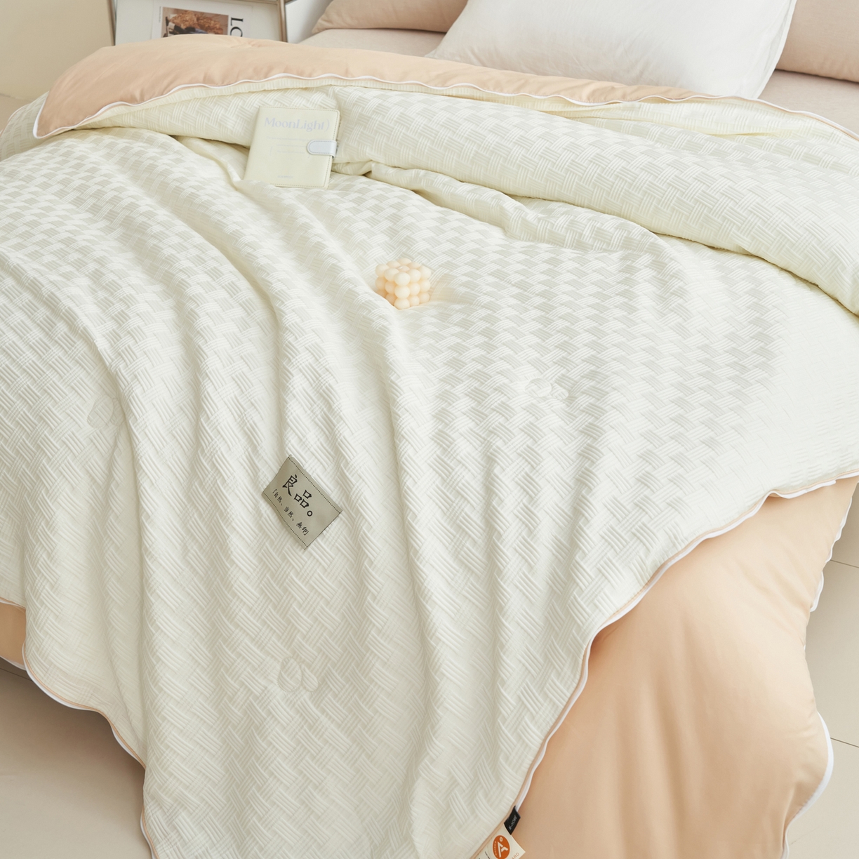 91家纺网 家纺一手货源 找家纺 子由家居 2025新款良品格大豆子母冬被被子被芯 子母被-白+杏