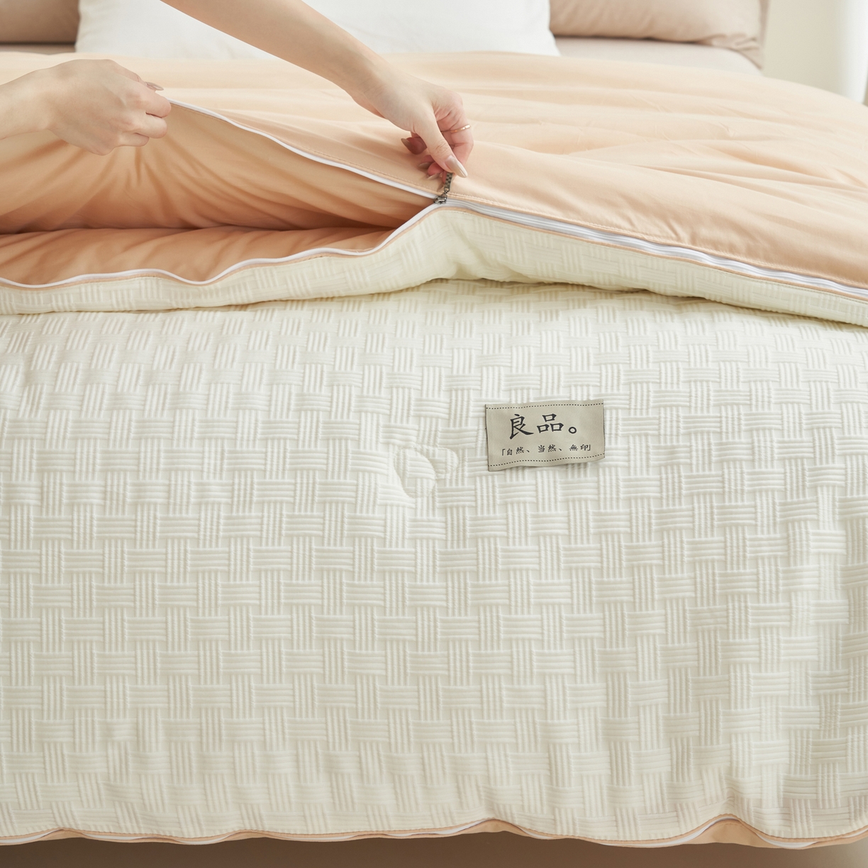 91家纺网 家纺一手货源 找家纺 子由家居 2025新款良品格大豆子母冬被被子被芯 子母被-白+杏