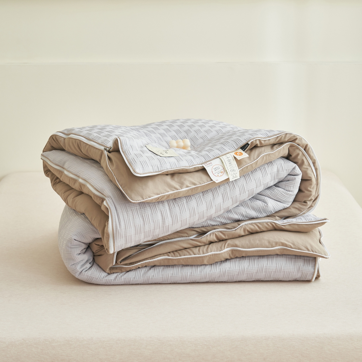 91家纺网 家纺一手货源 找家纺 子由家居 2025新款良品格大豆子母冬被被子被芯 子母被-灰+驼