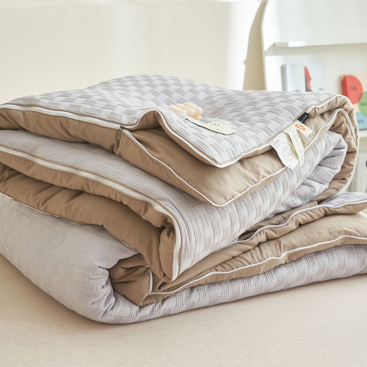 91家纺网 家纺一手货源 找家纺 子由家居 2025新款良品格大豆子母冬被被子被芯 子母被-灰+驼
