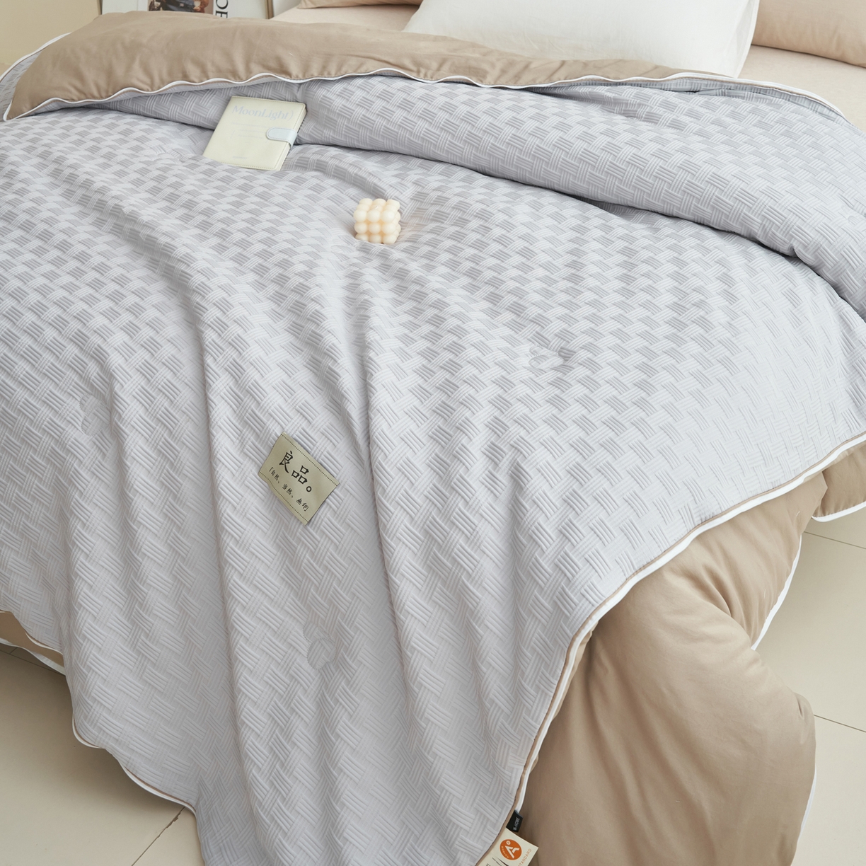 91家纺网 家纺一手货源 找家纺 子由家居 2025新款良品格大豆子母冬被被子被芯 子母被-灰+驼