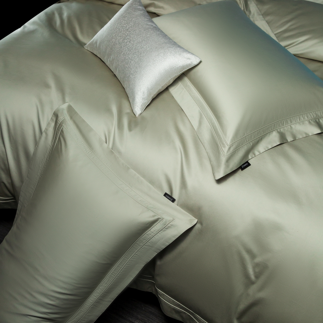 91家纺网 家纺一手货源 找家纺 馨蕊家居 2025秋冬新品100支双股高奢典藏简约全棉系列棉-凯文（会员-20） 劵后控价：不低于488/518 棉凯文-青灰