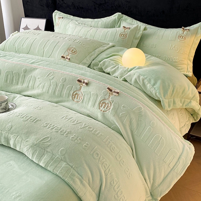 91家纺网 家纺一手货源 找家纺 卢赛尔 2025新款法式轻奢全消光牛奶绒雕花打裥刺绣贴布绣MIU四件套-缪斯（带包装） 缪斯-薄荷绿