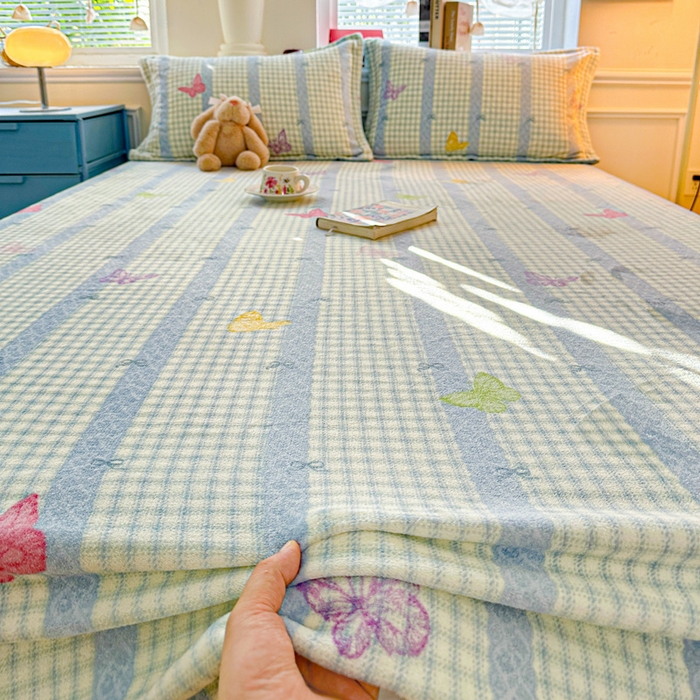 91家纺网 家纺一手货源 找家纺 卡普 2025新款牛奶绒印花单床单蝶舞格韵