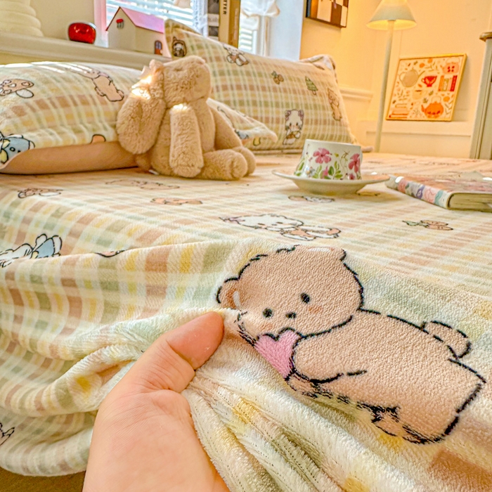 91家纺网 家纺一手货源 找家纺 卡普 2025新款牛奶绒印花单床单凯蒂乐园