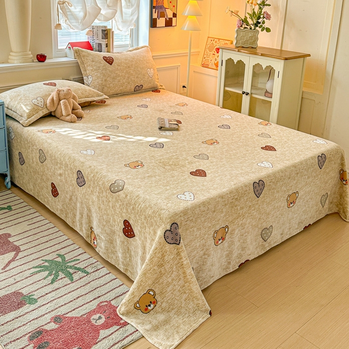 91家纺网 家纺一手货源 找家纺 卡普 2025新款牛奶绒印花单床单萌萌熊