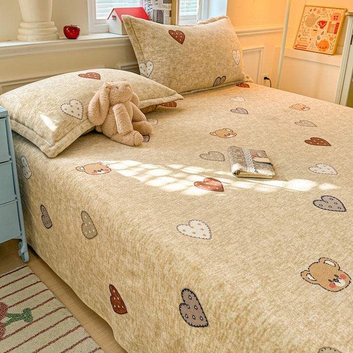 91家纺网 家纺一手货源 找家纺 卡普 2025新款牛奶绒印花单床单萌萌熊