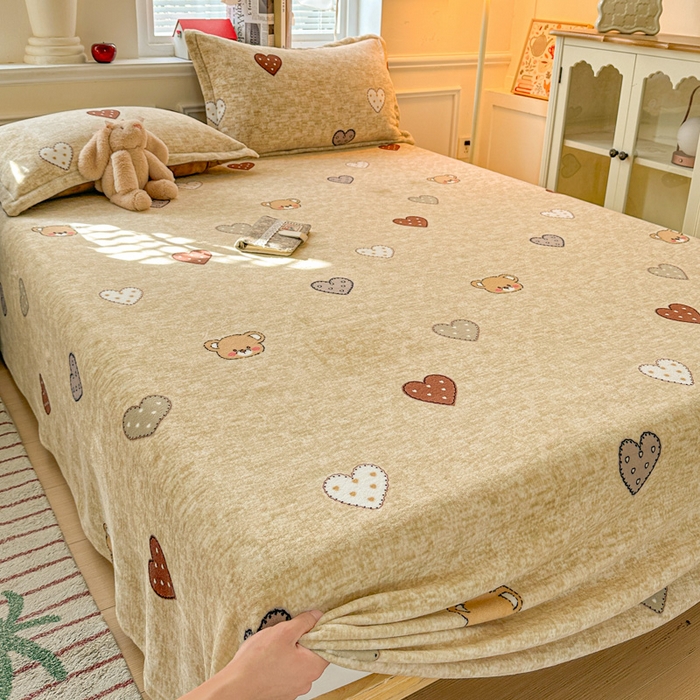 91家纺网 家纺一手货源 找家纺 卡普 2025新款牛奶绒印花单床单萌萌熊