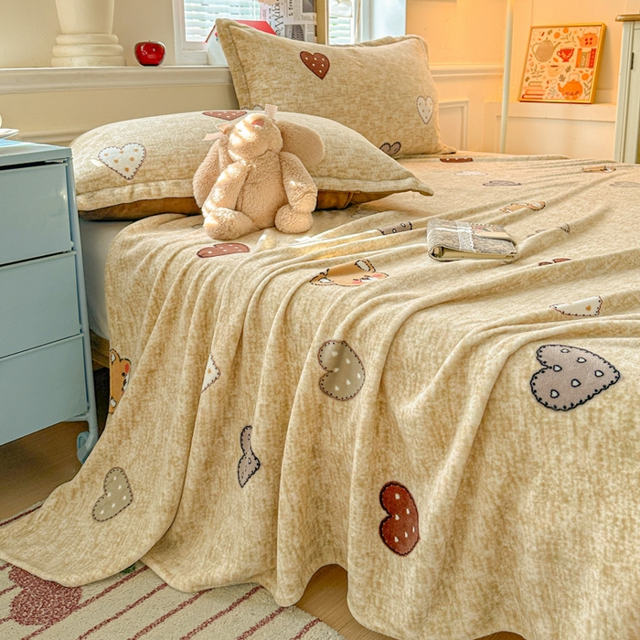 91家纺网 家纺一手货源 找家纺 卡普 2025新款牛奶绒印花单床单萌萌熊