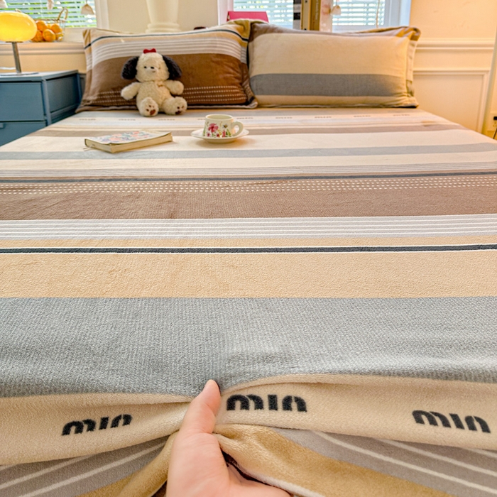 91家纺网 家纺一手货源 找家纺 卡普 2025新款牛奶绒印花单床单米兰风尚