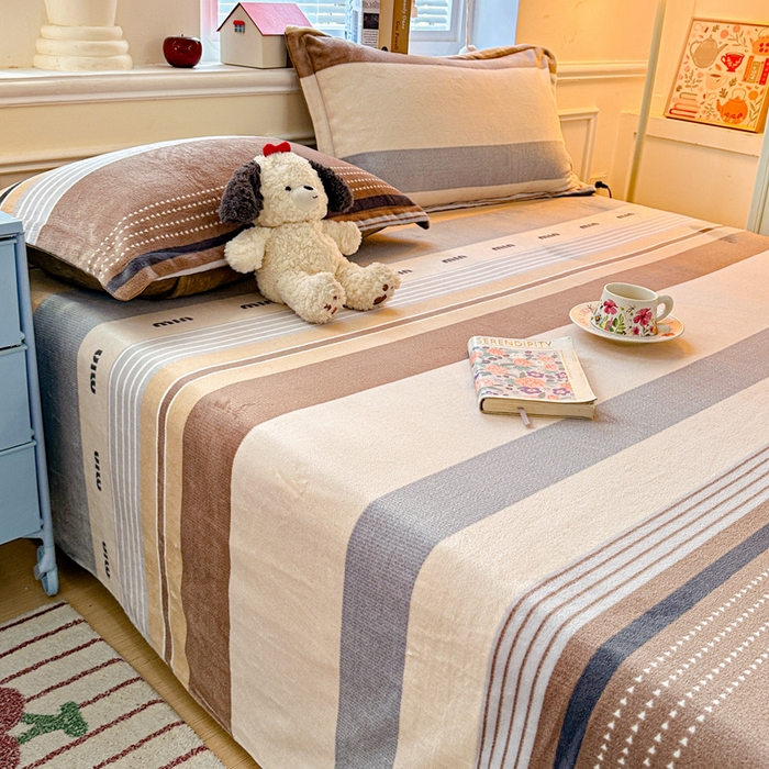 91家纺网 家纺一手货源 找家纺 卡普 2025新款牛奶绒印花单床单米兰风尚