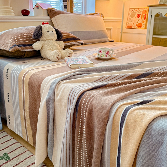 91家纺网 家纺一手货源 找家纺 卡普 2025新款牛奶绒印花单床单米兰风尚