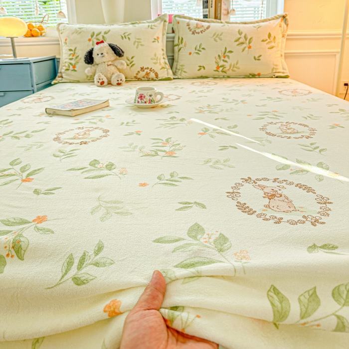 91家纺网 家纺一手货源 找家纺 卡普 2025新款牛奶绒印花单床单森林小兔