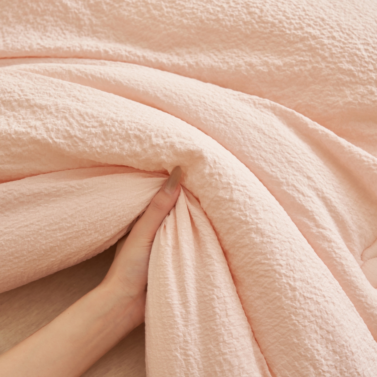 91家纺网 家纺一手货源 找家纺 子由家居 2025新款韩系皱皱格大豆纤维冬被被子被芯 邹邹格-浅粉