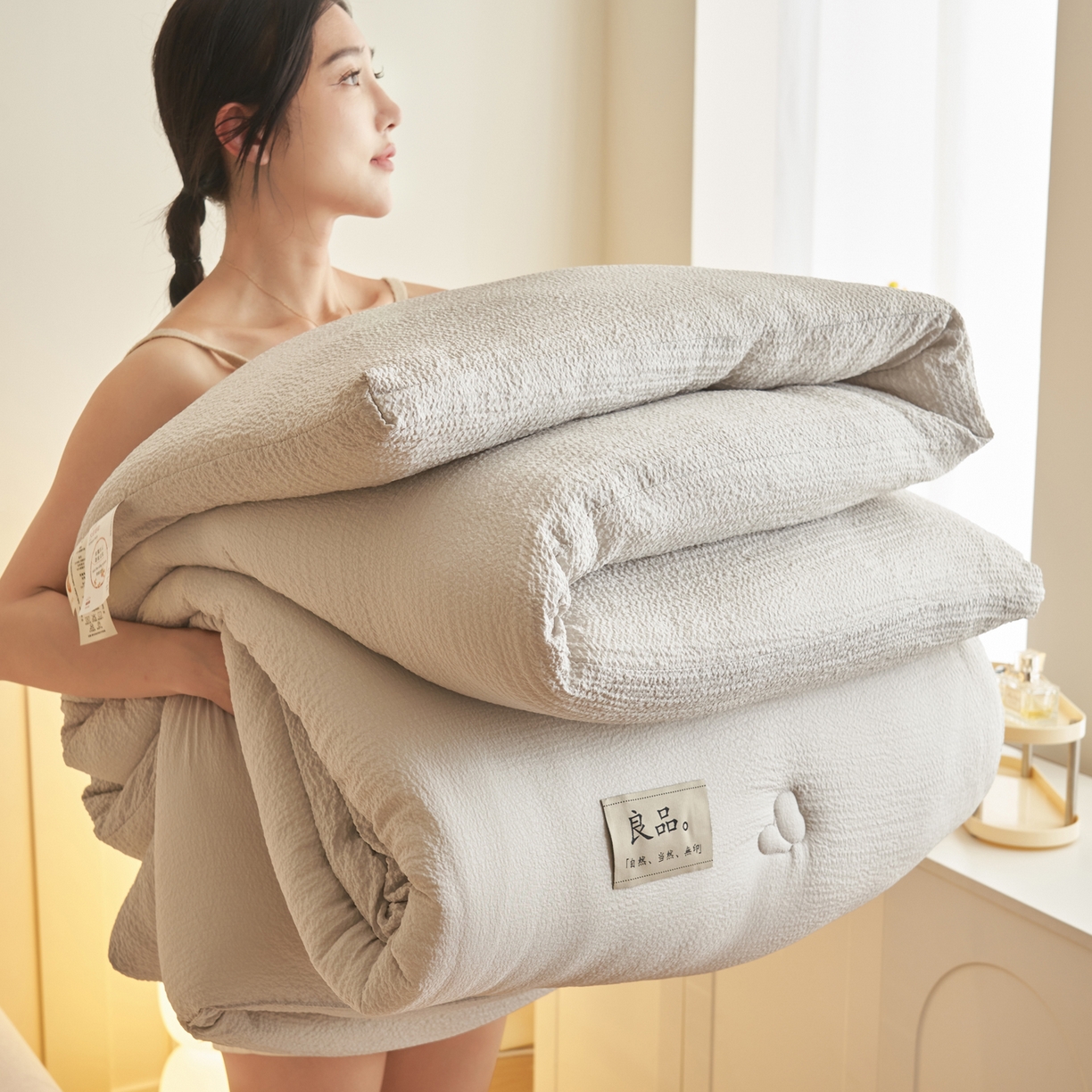 91家纺网 家纺一手货源 找家纺 子由家居 2025新款韩系皱皱格大豆纤维冬被被子被芯 邹邹格-浅灰