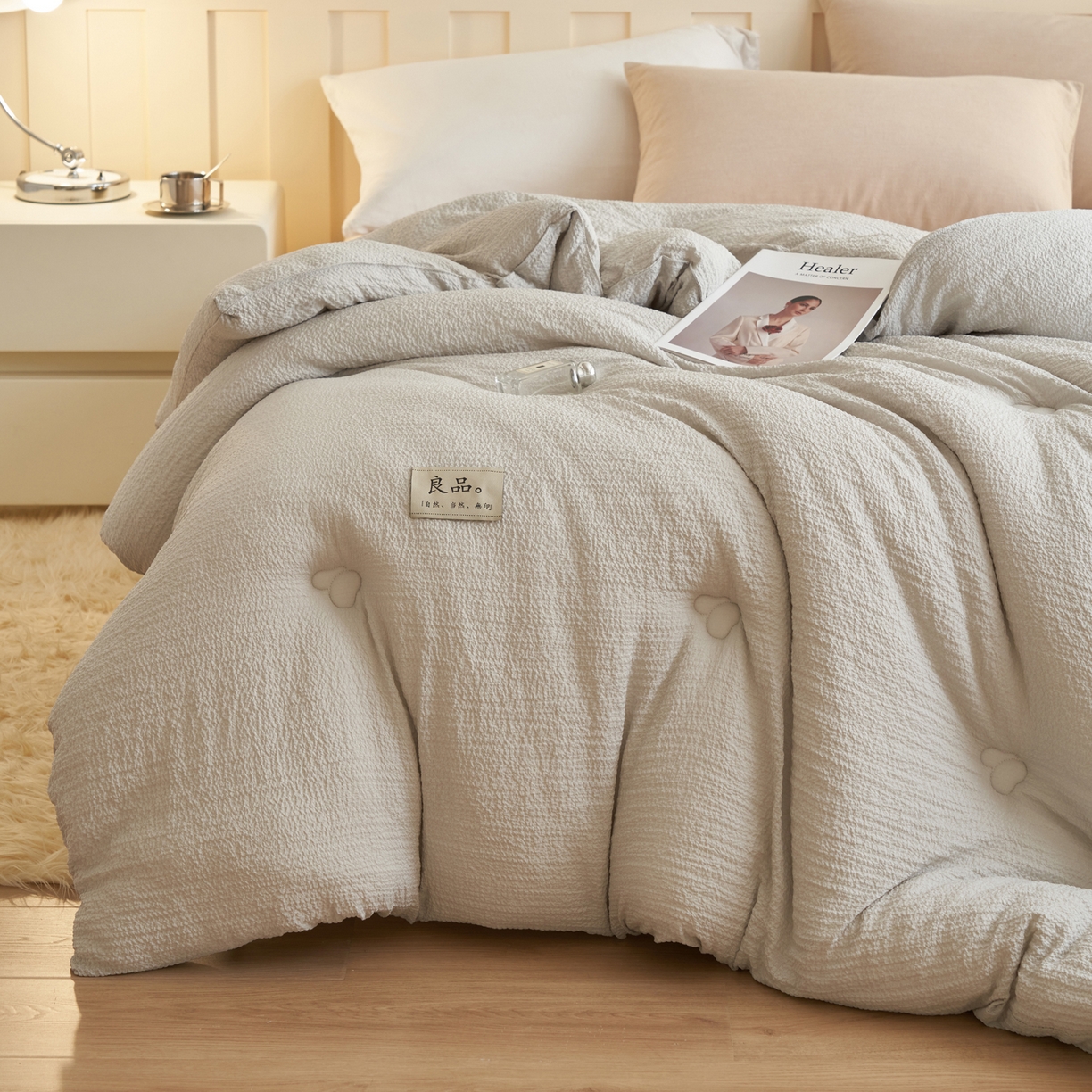 91家纺网 家纺一手货源 找家纺 子由家居 2025新款韩系皱皱格大豆纤维冬被被子被芯 邹邹格-浅灰