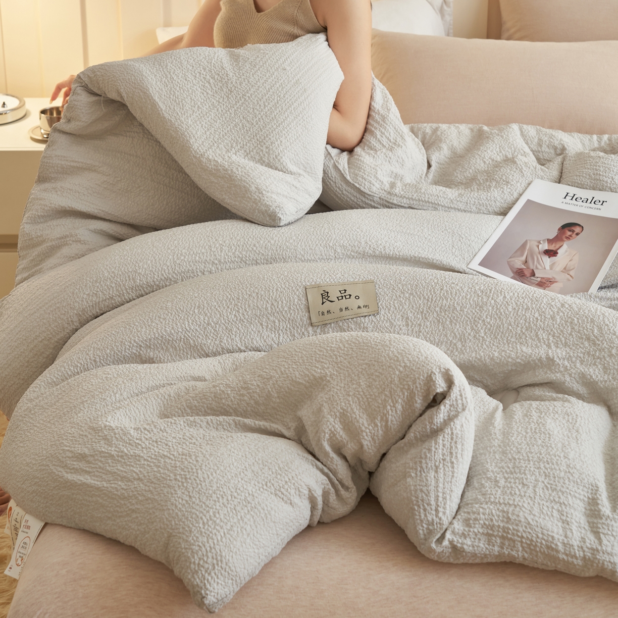 91家纺网 家纺一手货源 找家纺 子由家居 2025新款韩系皱皱格大豆纤维冬被被子被芯 邹邹格-浅灰