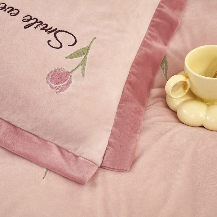 91家纺网 家纺一手货源 找家纺 （总）苏木年华 2025新款婴儿绒高端绣花四件套-郁金香