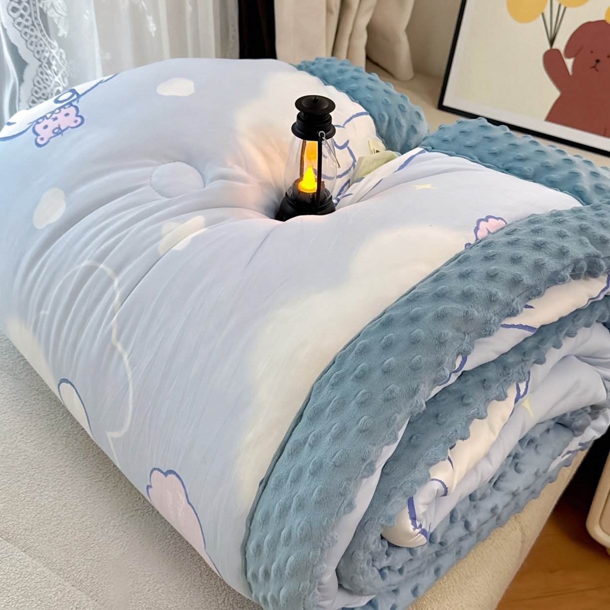 91家纺网 家纺一手货源 找家纺 兜米家居 2025新款三丽鸥针织豆豆绒被纯手工包边卡通立体豆豆绒保暖被子被芯 云朵玉桂狗