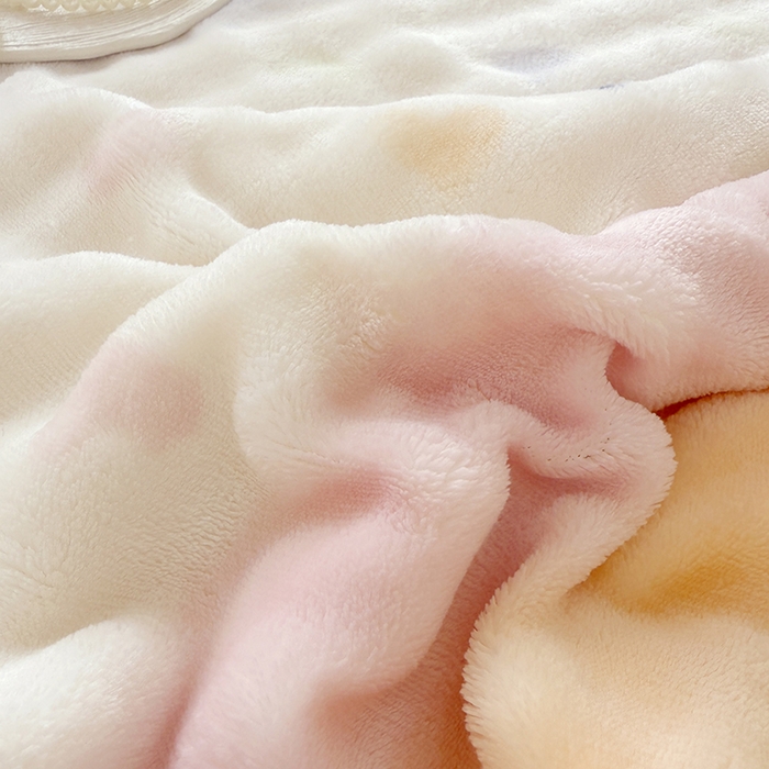 91家纺网 家纺一手货源 找家纺 网客家纺 2025新款高克重印花泡泡绒毛毯毯子 彩虹草莓