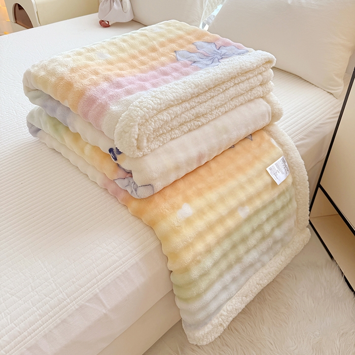 91家纺网 家纺一手货源 找家纺 网客家纺 2025新款高克重印花泡泡绒毛毯毯子 彩虹草莓