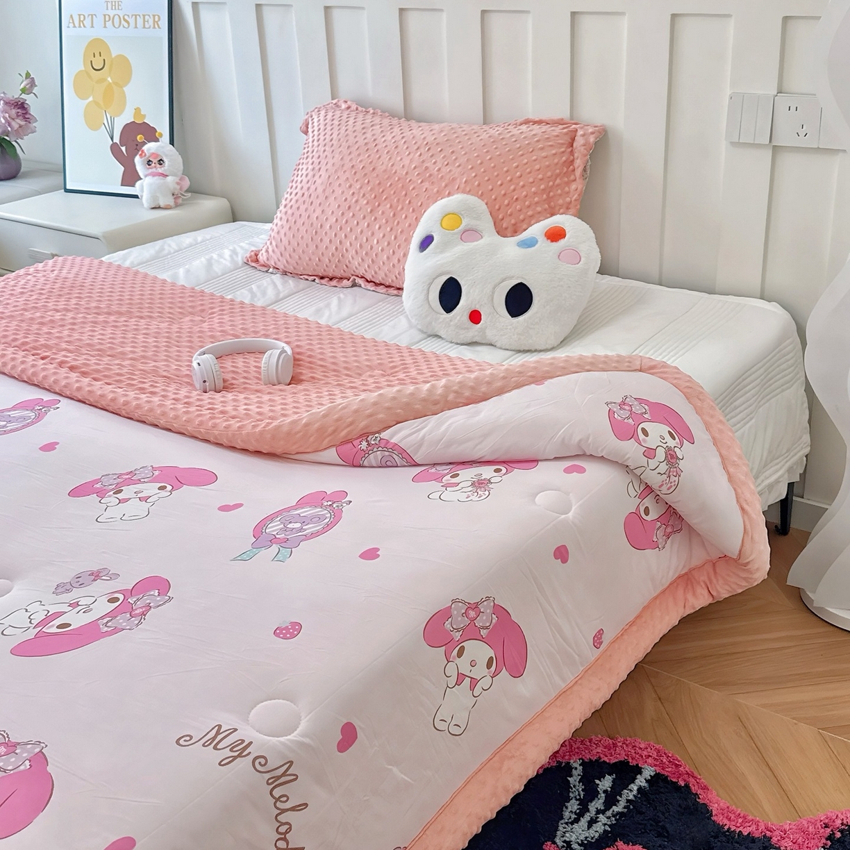 91家纺网 家纺一手货源 找家纺 兜米家居 2025新款三丽鸥针织豆豆绒被纯手工包边卡通立体豆豆绒保暖被子被芯 爱心美乐蒂