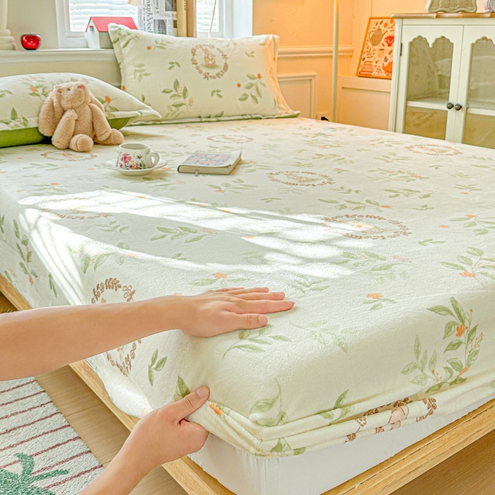 91家纺网 家纺一手货源 找家纺 卡普 2025新款牛奶绒印花单床笠森林小兔