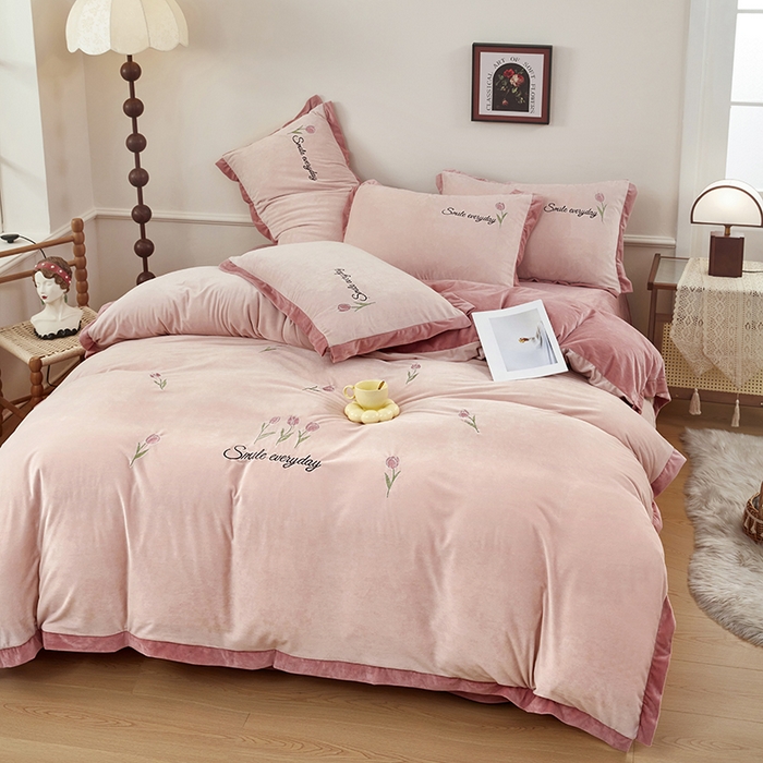 91家纺网 家纺一手货源 找家纺 苏木年华 2025新款婴儿绒高端绣花四件套-郁金香 郁金香-豆沙红