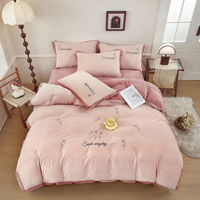 91家纺网 家纺一手货源 找家纺 苏木年华 2025新款婴儿绒高端绣花四件套-郁金香 郁金香-豆沙红