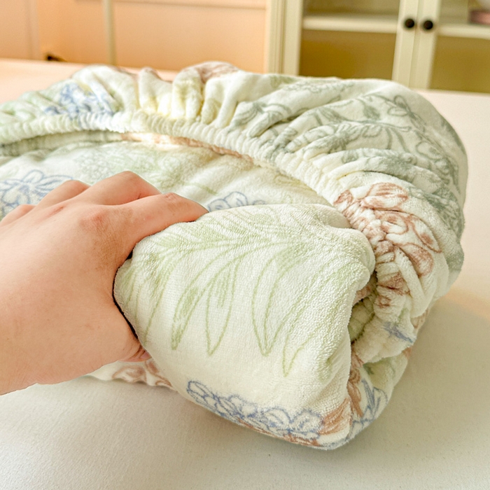 91家纺网 家纺一手货源 找家纺 卡普 2025新款牛奶绒印花单床笠幽兰花谷