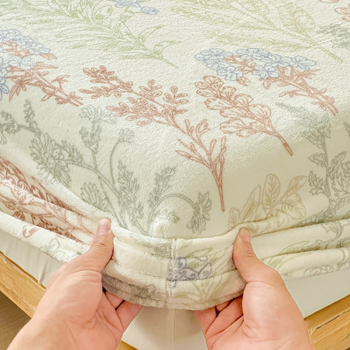 91家纺网 家纺一手货源 找家纺 卡普 2025新款牛奶绒印花单床笠幽兰花谷