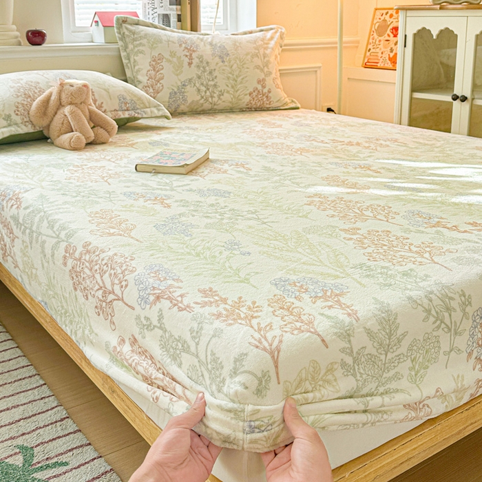 91家纺网 家纺一手货源 找家纺 卡普 2025新款牛奶绒印花单床笠幽兰花谷