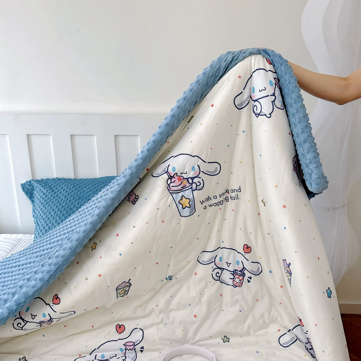 91家纺网 家纺一手货源 找家纺 兜米家居 2025新款三丽鸥针织豆豆绒被纯手工包边卡通立体豆豆绒保暖被子被芯 冰淇淋玉桂狗