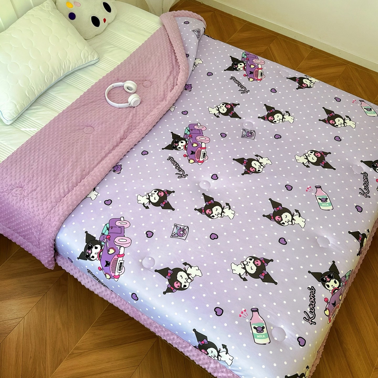 91家纺网 家纺一手货源 找家纺 兜米家居 2025新款三丽鸥针织豆豆绒被纯手工包边卡通立体豆豆绒保暖被子被芯 波点库洛米