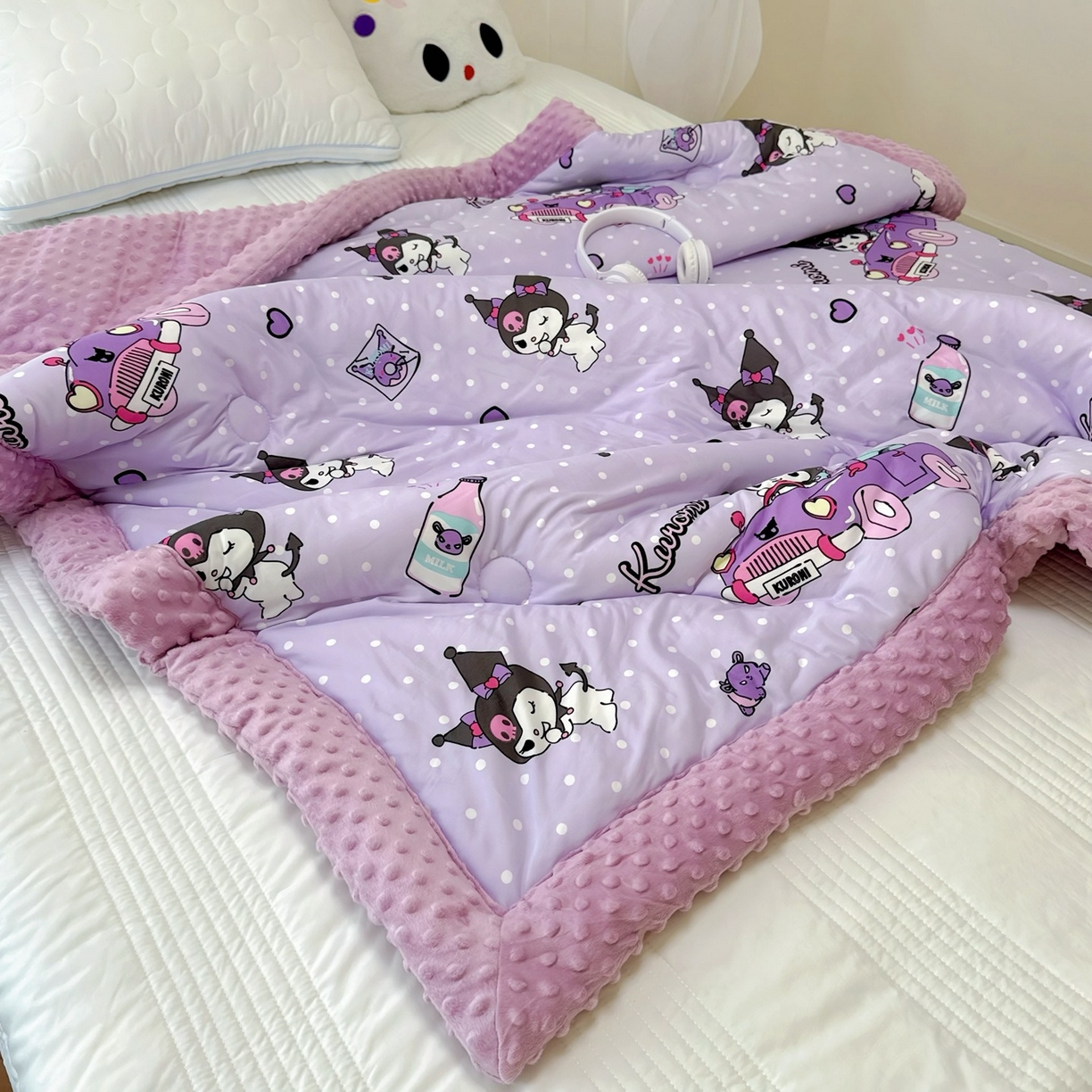 91家纺网 家纺一手货源 找家纺 兜米家居 2025新款三丽鸥针织豆豆绒被纯手工包边卡通立体豆豆绒保暖被子被芯 波点库洛米