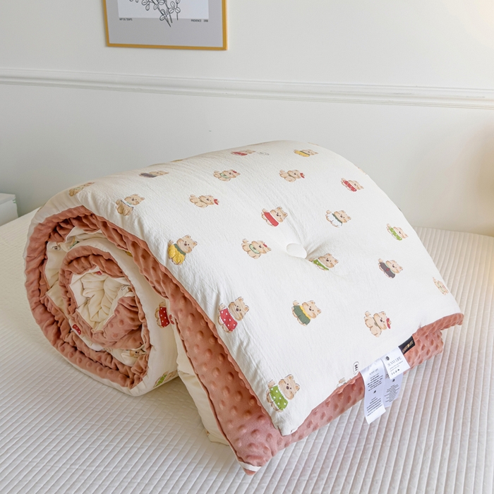 91家纺网 家纺一手货源 找家纺 玛德琳 2025新款A类皱皱纱豆豆绒抗菌保暖被子被芯 汪汪家族