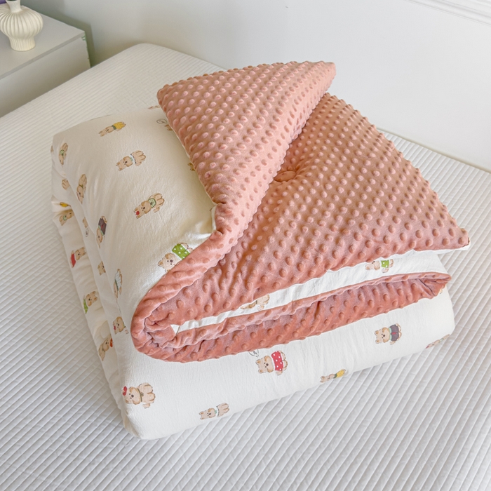 91家纺网 家纺一手货源 找家纺 玛德琳 2025新款A类皱皱纱豆豆绒抗菌保暖被子被芯 汪汪家族