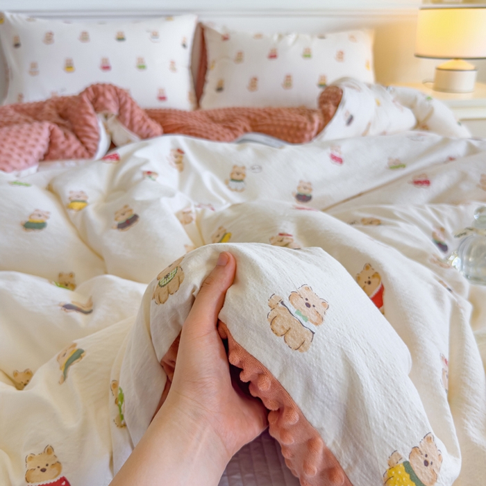 91家纺网 家纺一手货源 找家纺 玛德琳 2025新款A类皱皱纱豆豆绒抗菌保暖被子被芯 汪汪家族