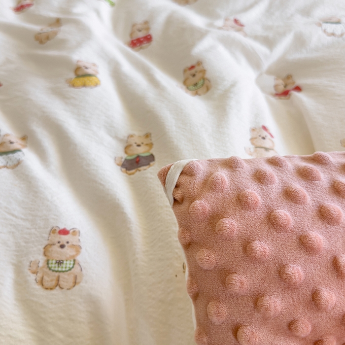 91家纺网 家纺一手货源 找家纺 玛德琳 2025新款A类皱皱纱豆豆绒抗菌保暖被子被芯 汪汪家族