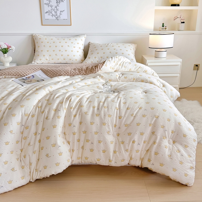 91家纺网 家纺一手货源 找家纺 玛德琳 2025新款A类皱皱纱豆豆绒抗菌保暖被子被芯 小王子