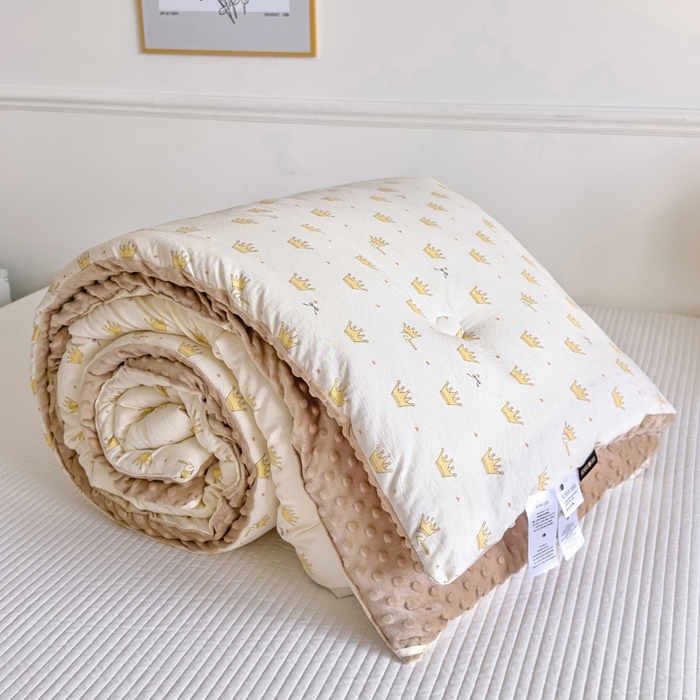 91家纺网 家纺一手货源 找家纺 玛德琳 2025新款A类皱皱纱豆豆绒抗菌保暖被子被芯 小王子