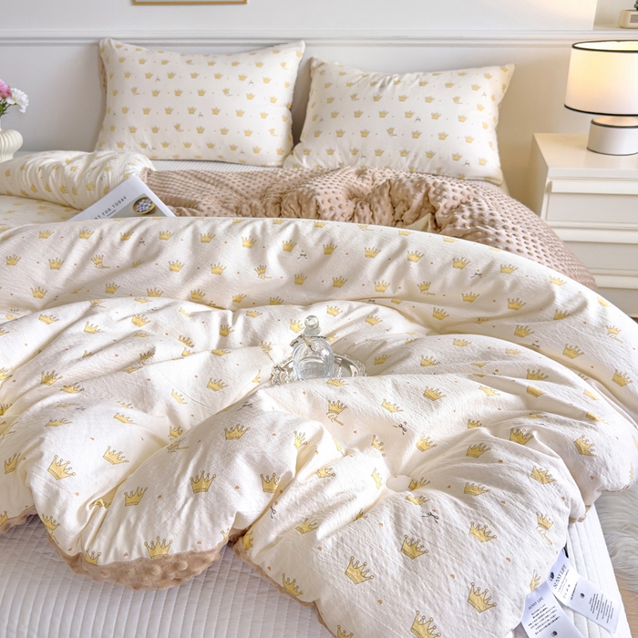 91家纺网 家纺一手货源 找家纺 玛德琳 2025新款A类皱皱纱豆豆绒抗菌保暖被子被芯 小王子