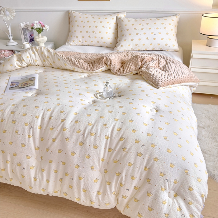 91家纺网 家纺一手货源 找家纺 玛德琳 2025新款A类皱皱纱豆豆绒抗菌保暖被子被芯 小王子