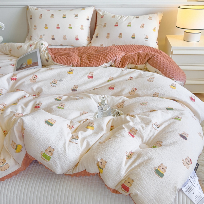 91家纺网 家纺一手货源 找家纺 玛德琳 2025新款A类皱皱纱豆豆绒抗菌保暖被子被芯 汪汪家族