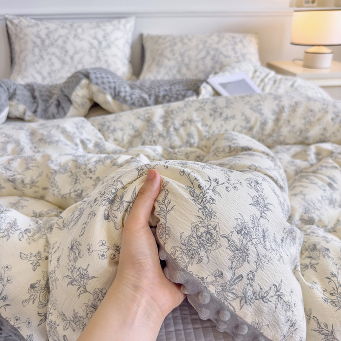 91家纺网 家纺一手货源 找家纺 玛德琳 2025新款A类皱皱纱豆豆绒抗菌保暖被子被芯 知秋