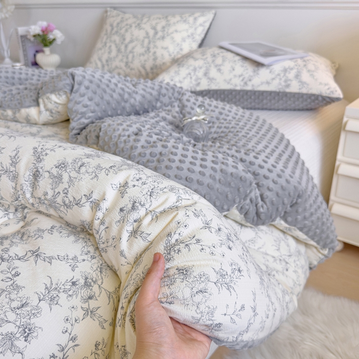 91家纺网 家纺一手货源 找家纺 玛德琳 2025新款A类皱皱纱豆豆绒抗菌保暖被子被芯 知秋