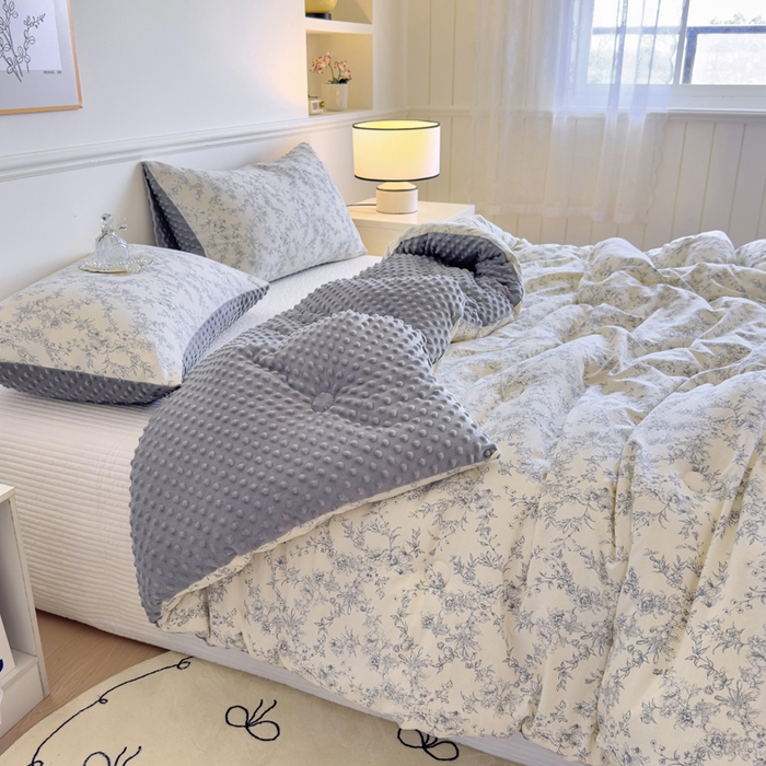 91家纺网 家纺一手货源 找家纺 玛德琳 2025新款A类皱皱纱豆豆绒抗菌保暖被子被芯 知秋