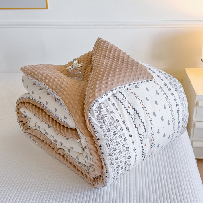 91家纺网 家纺一手货源 找家纺 玛德琳 2025新款A类皱皱纱豆豆绒抗菌保暖被子被芯 倾心